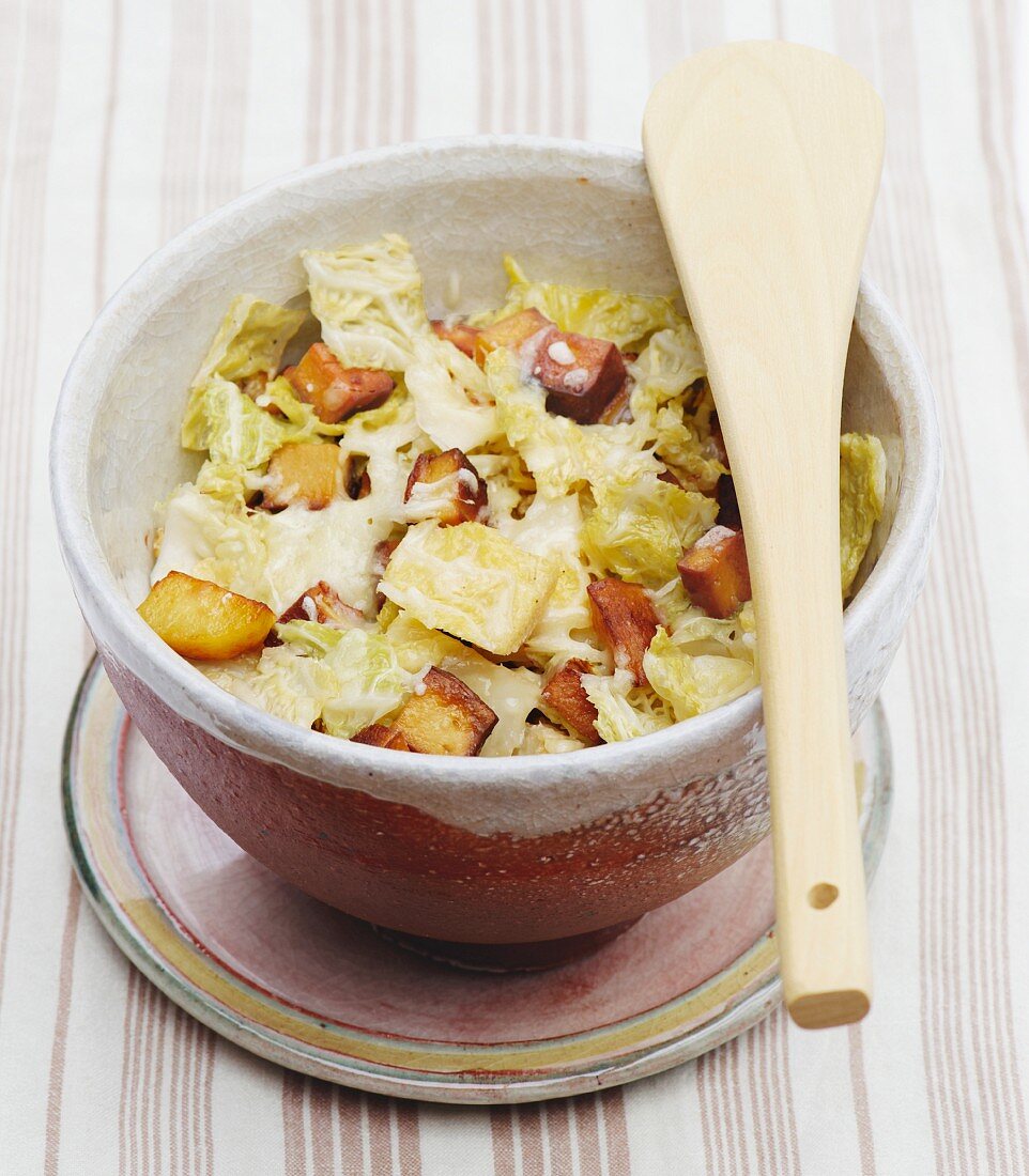 Savoy cabbage with tofu