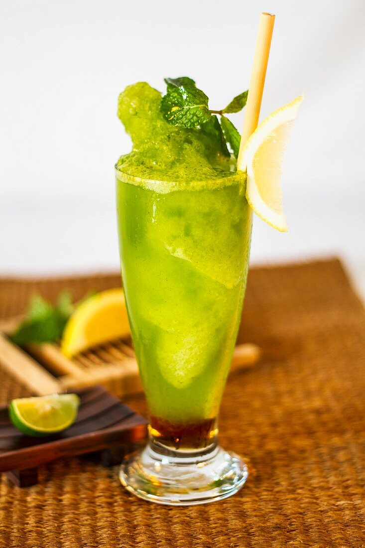 Lemon and mint cocktail