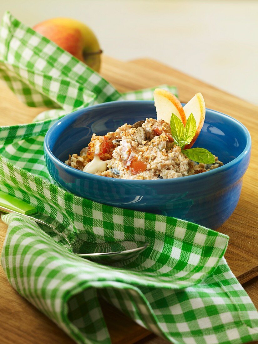 Protein-rich muesli with apple