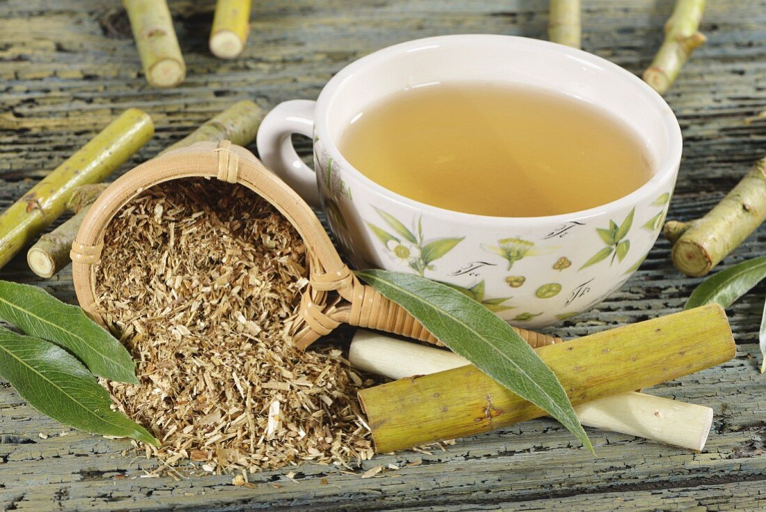 White willow tea with ingredients (twigs, bark, leaves)