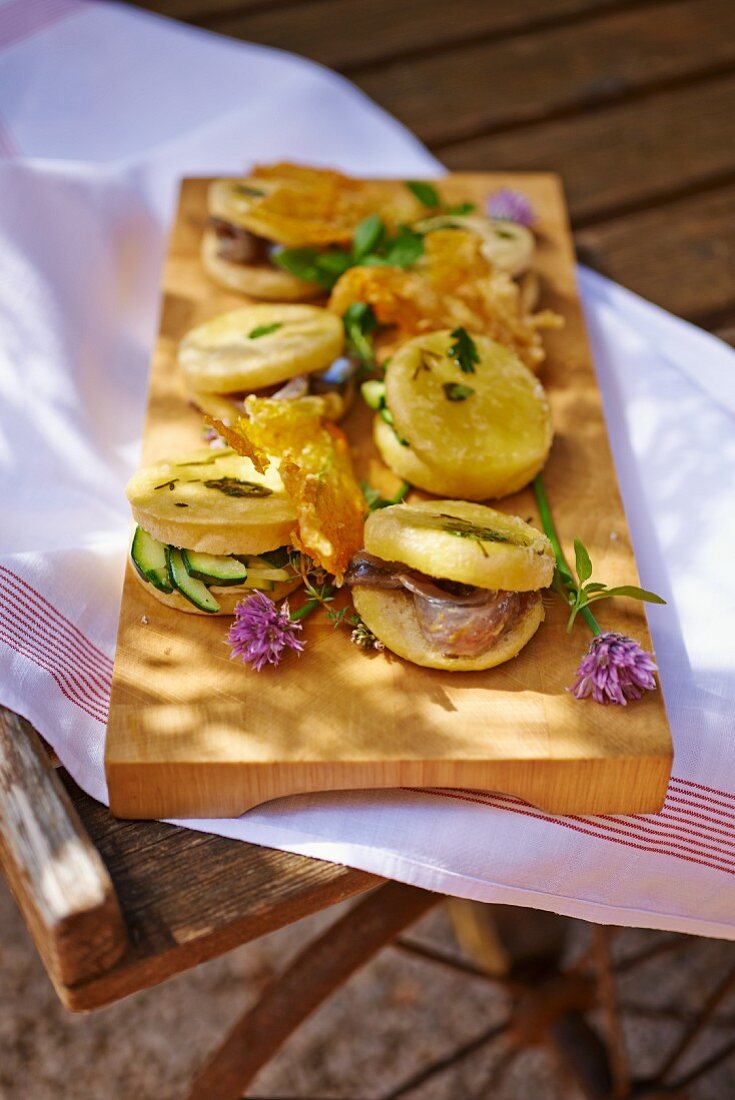 Bread rolls filled with courgette and anchovies