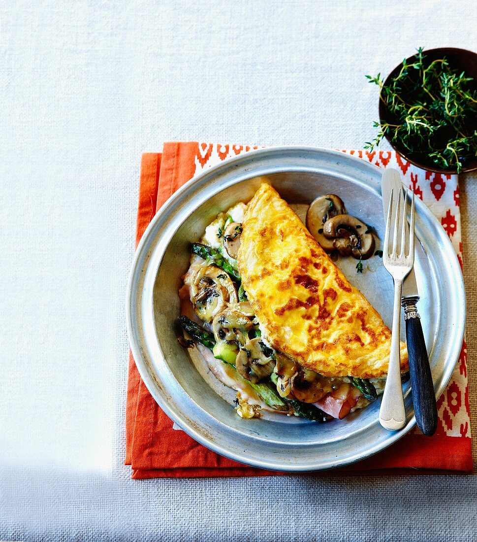 Ham and asparagus omelette