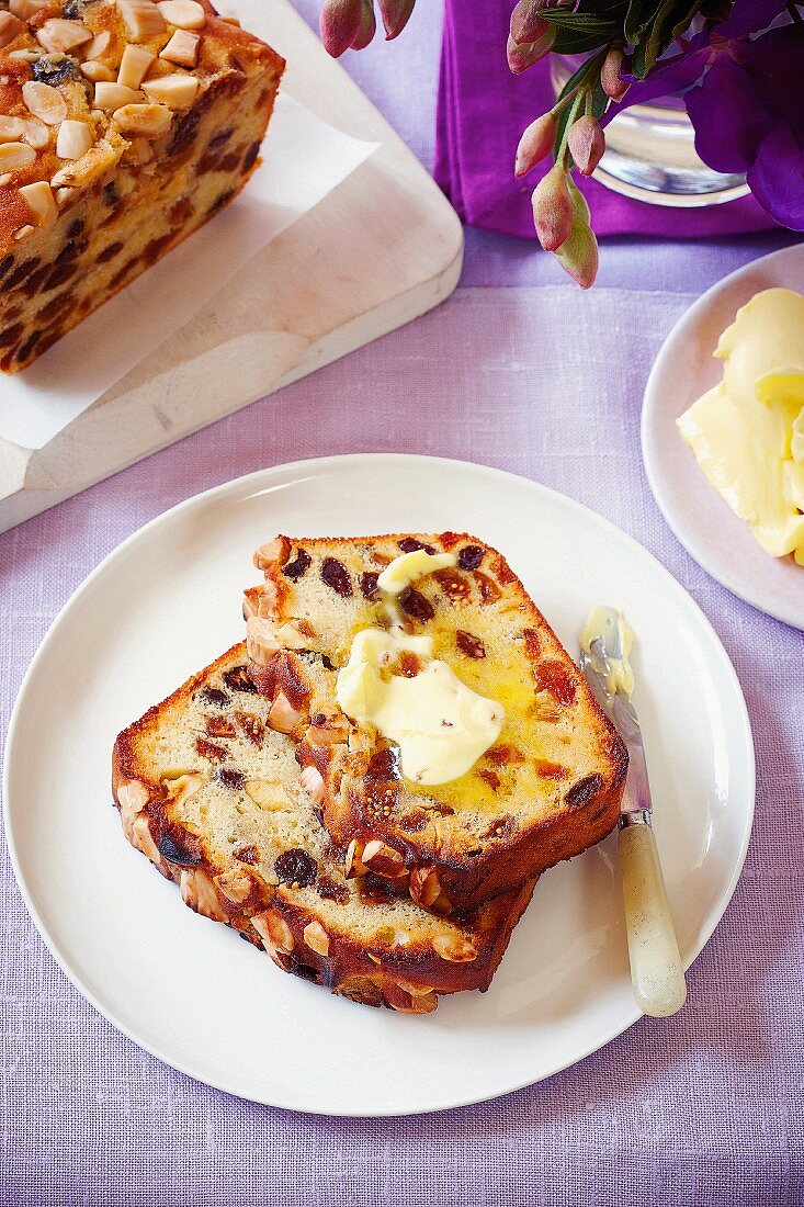 Toasted fruitcake with melted butter