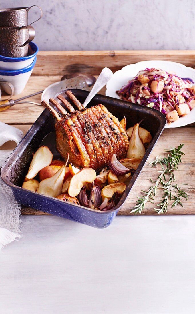Roast pork ribs with pears and apples