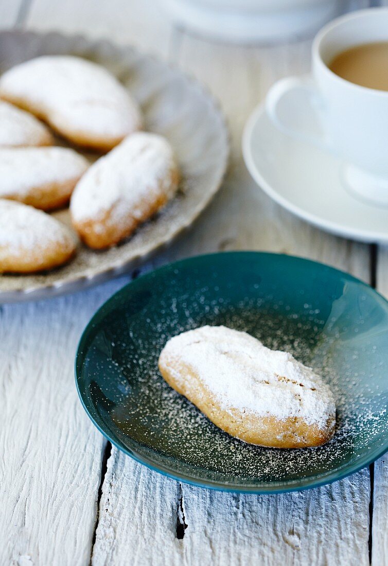 Kourabiedes (shortbread, Greece)