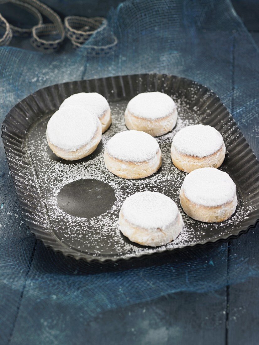 Polverones (cinnamon biscuits, Mexico)