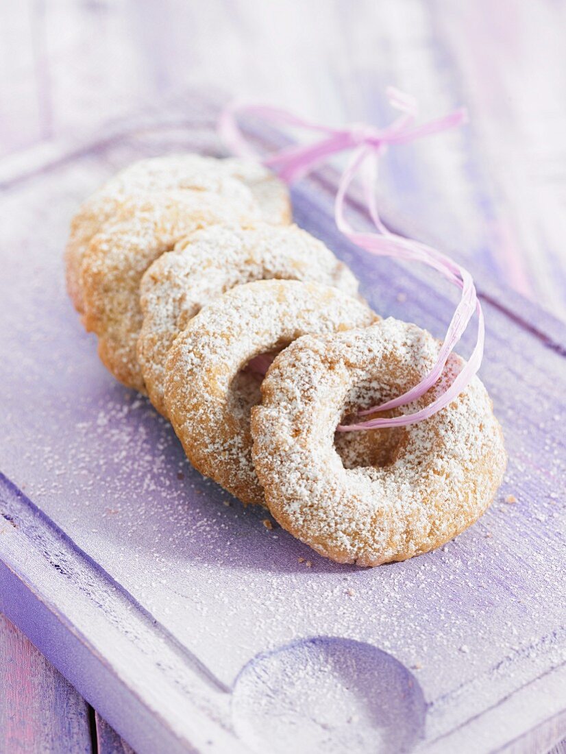 Rosquillos (doughnuts, Spain) with icing sugar