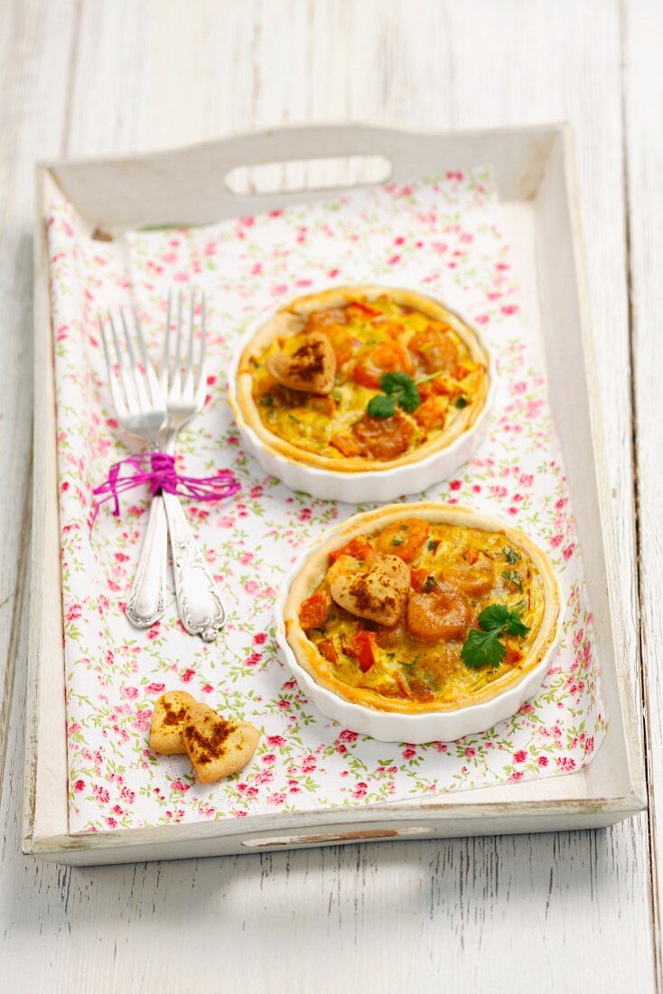 Mini quiches with curried prawns