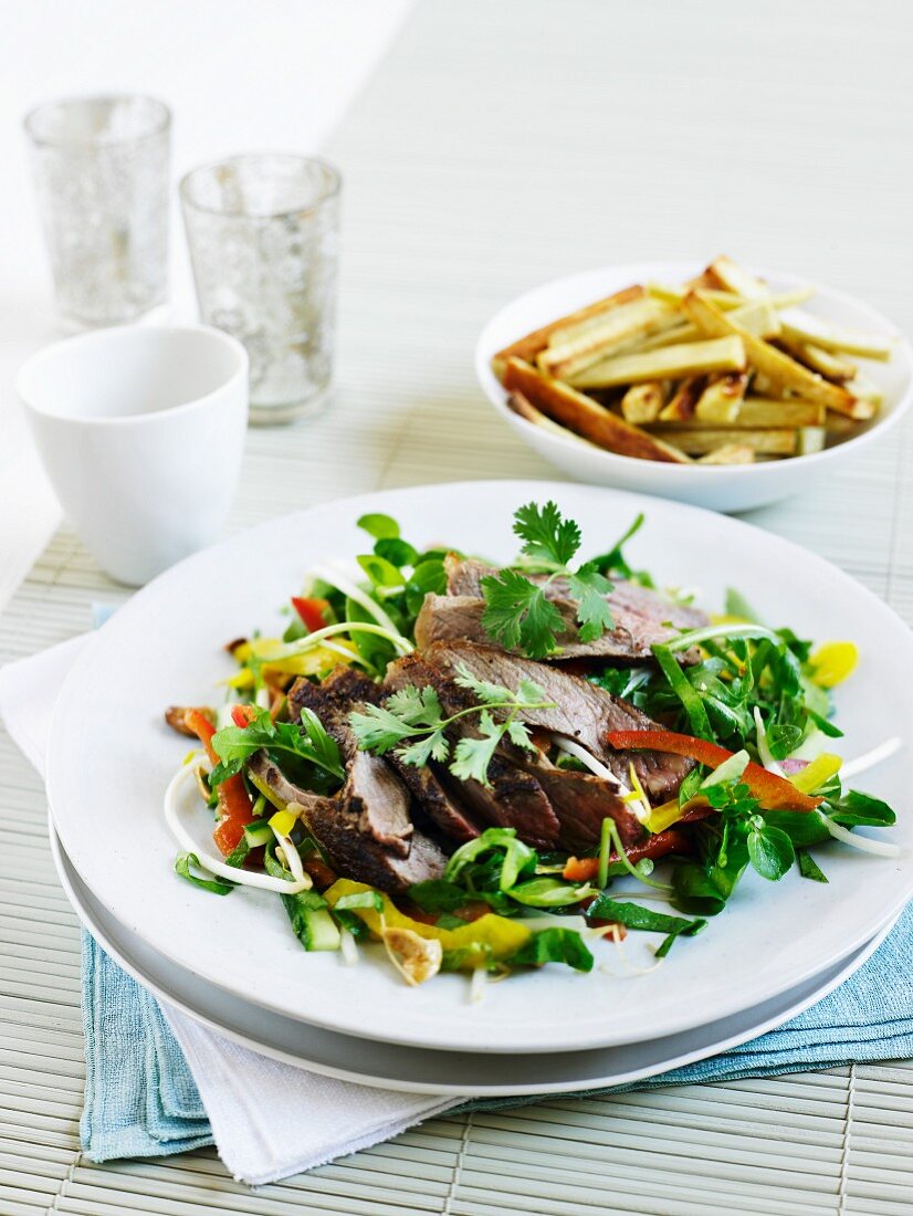 Beef salad with vegetables, coriander leaves and yam chips (Asian)