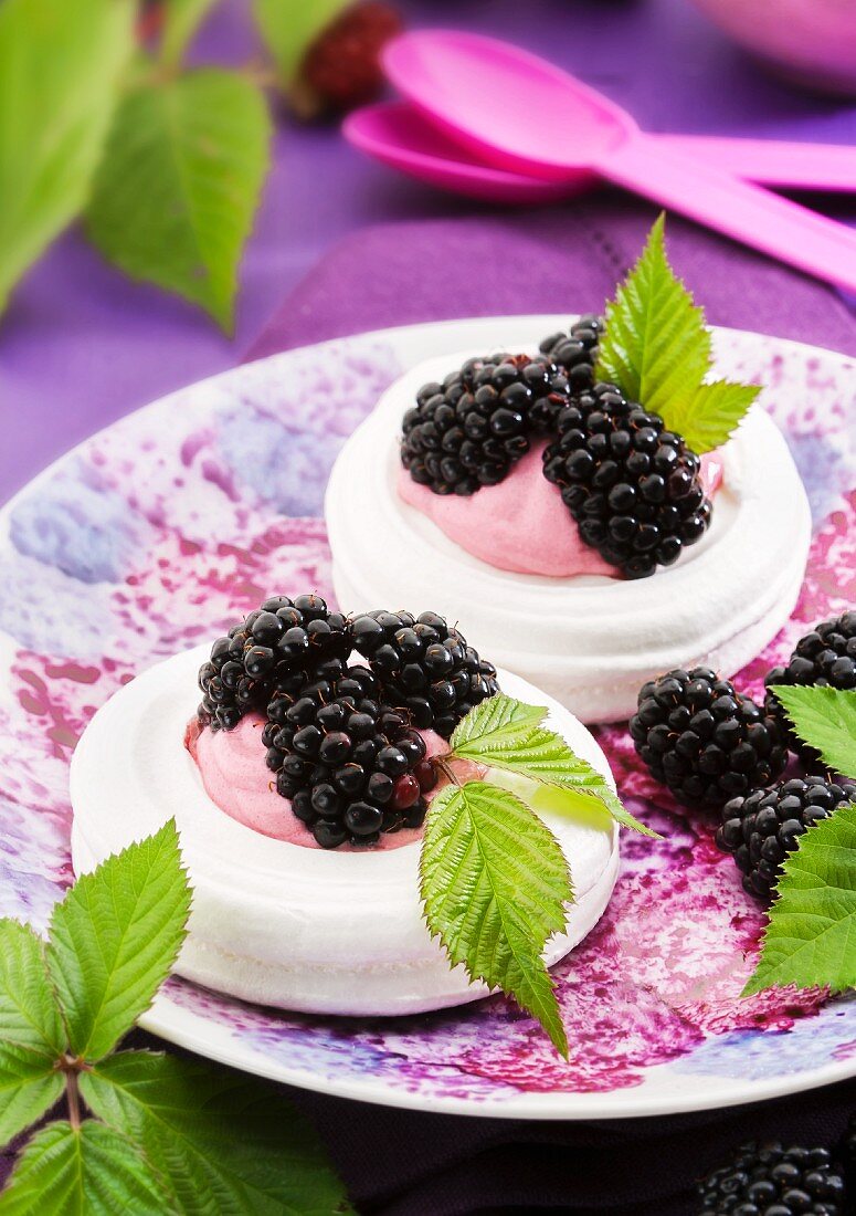 Meringue nests with blackberries