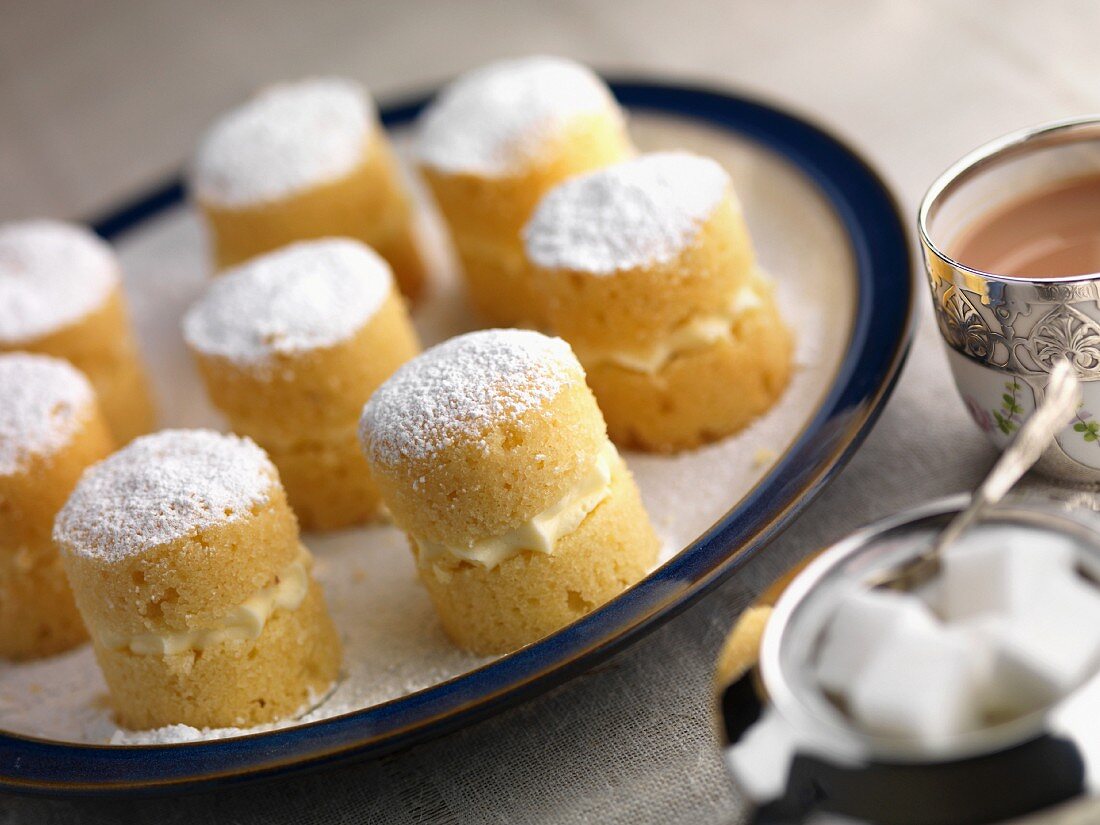 Glutenfreie Mini-Biskuitkuchen