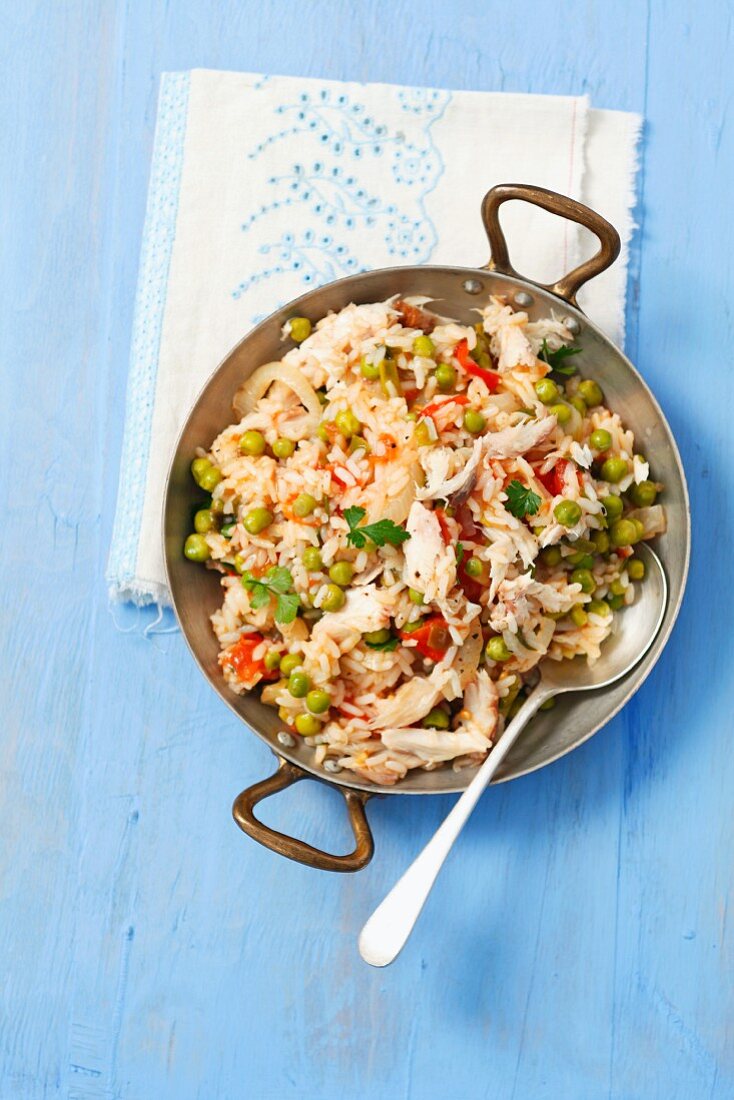 Rice with peas and smoked mackerel