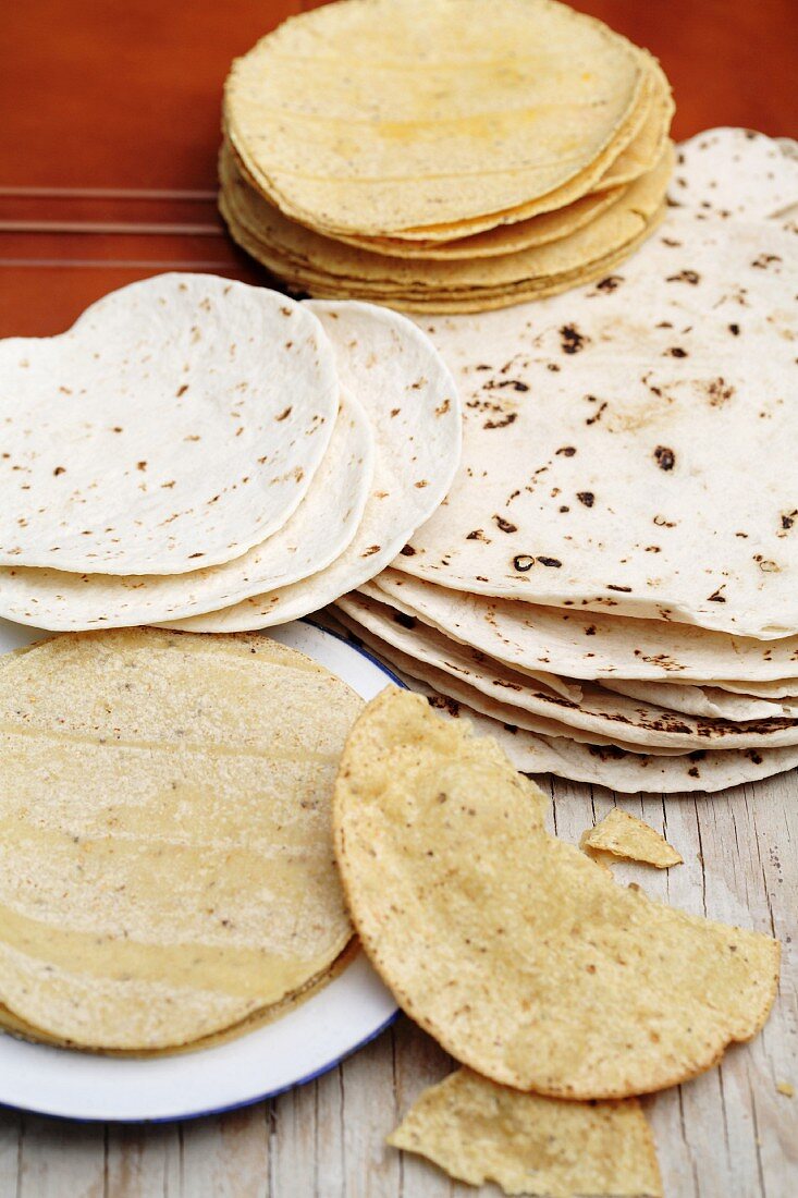 Verschiedene Tortillas, gestapelt