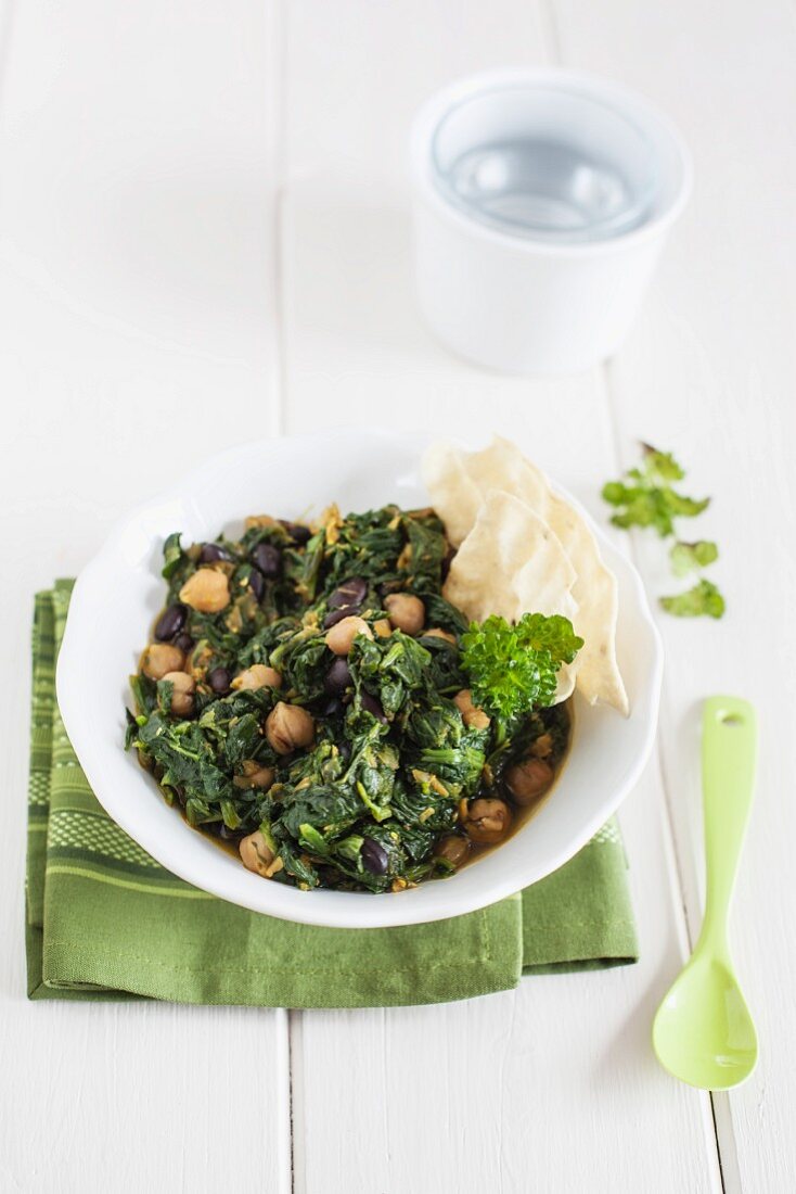 Vegetarian spinach and lentil soup
