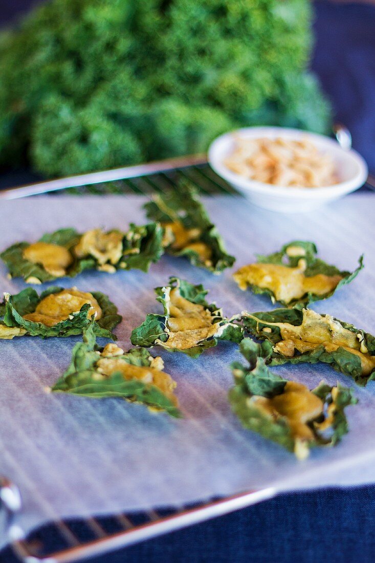 Kale crisps with cheese and cashew nut sauce