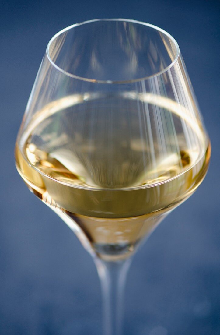 Ein Glas Pinot Gris aus dem Elsass