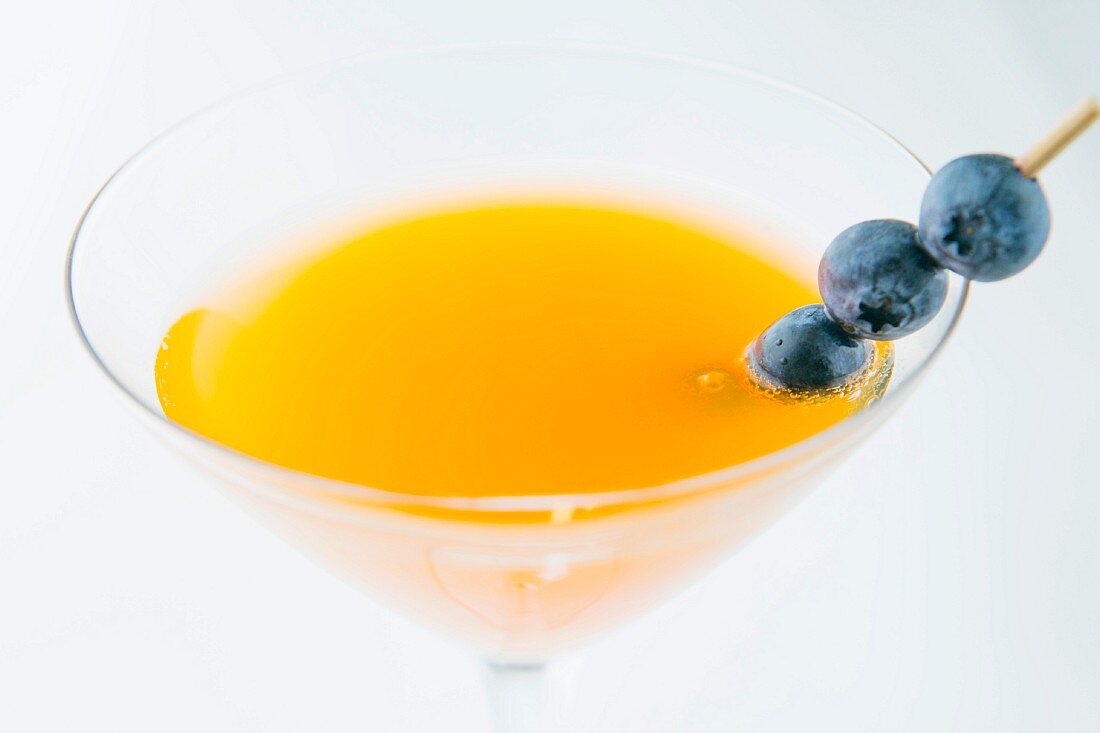 Martini mit Blaubeeren