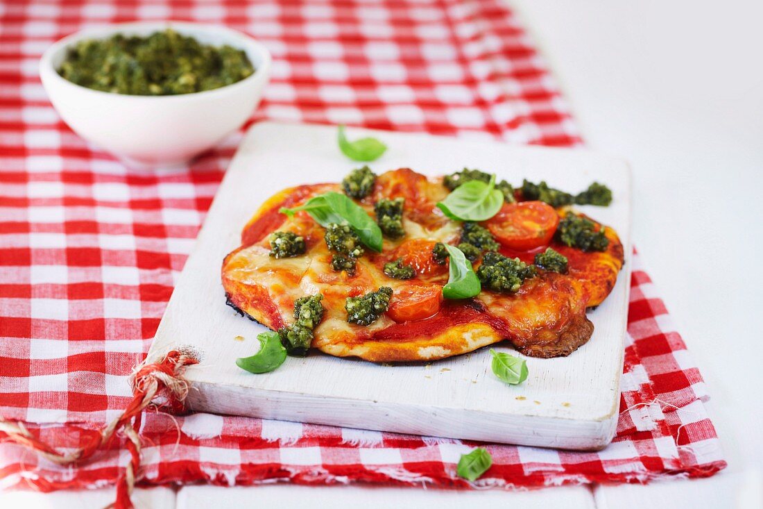 Pizza Margherita mit Pesto