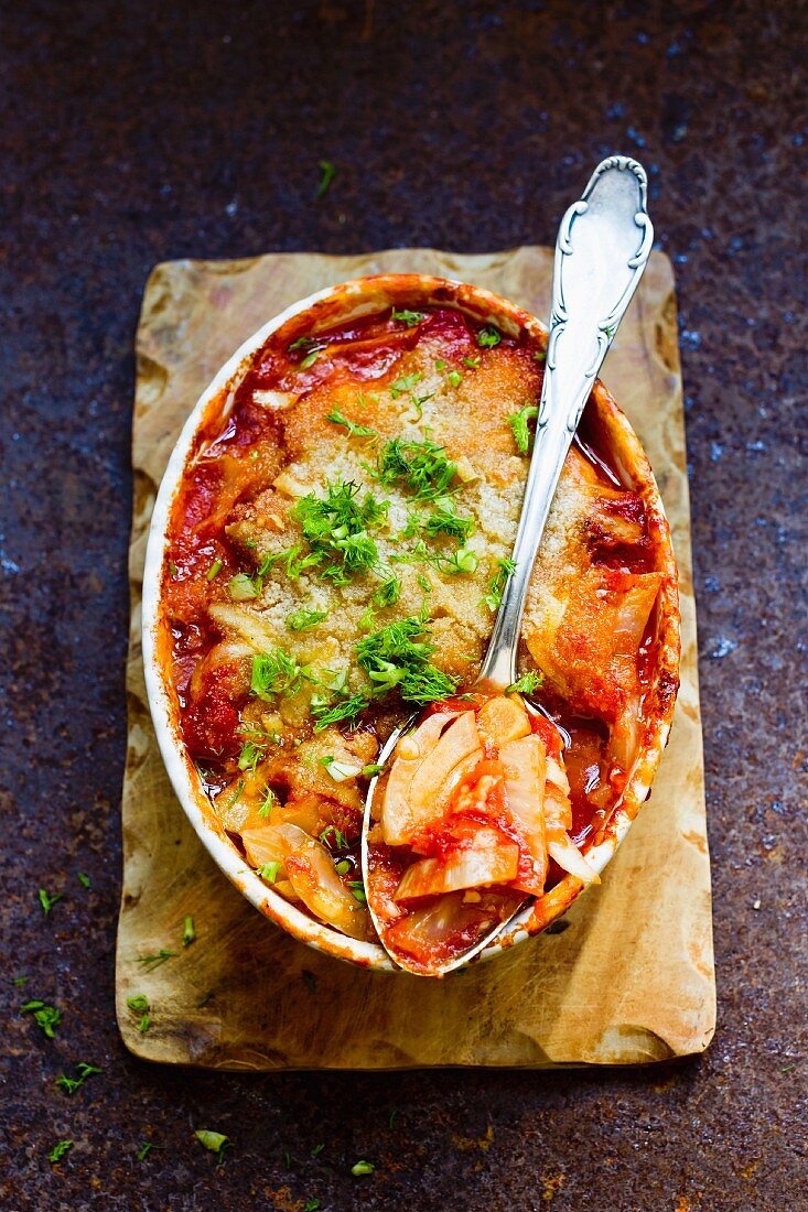 Überbackener Fenchel mit Tomatensauce und Parmesan