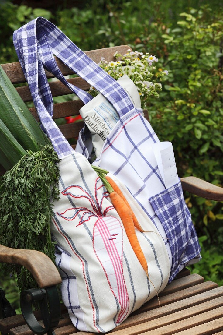 Hand-sewn cloth bag with appliqu