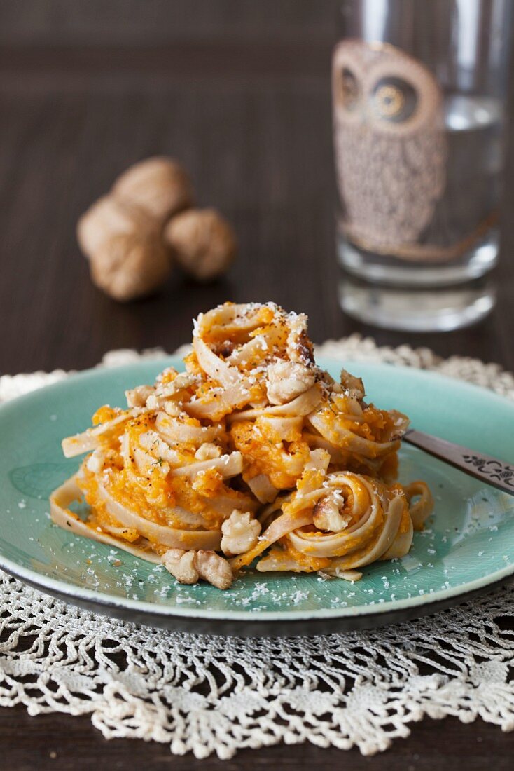 Pasta with roastet pumpkin puree and walnuts