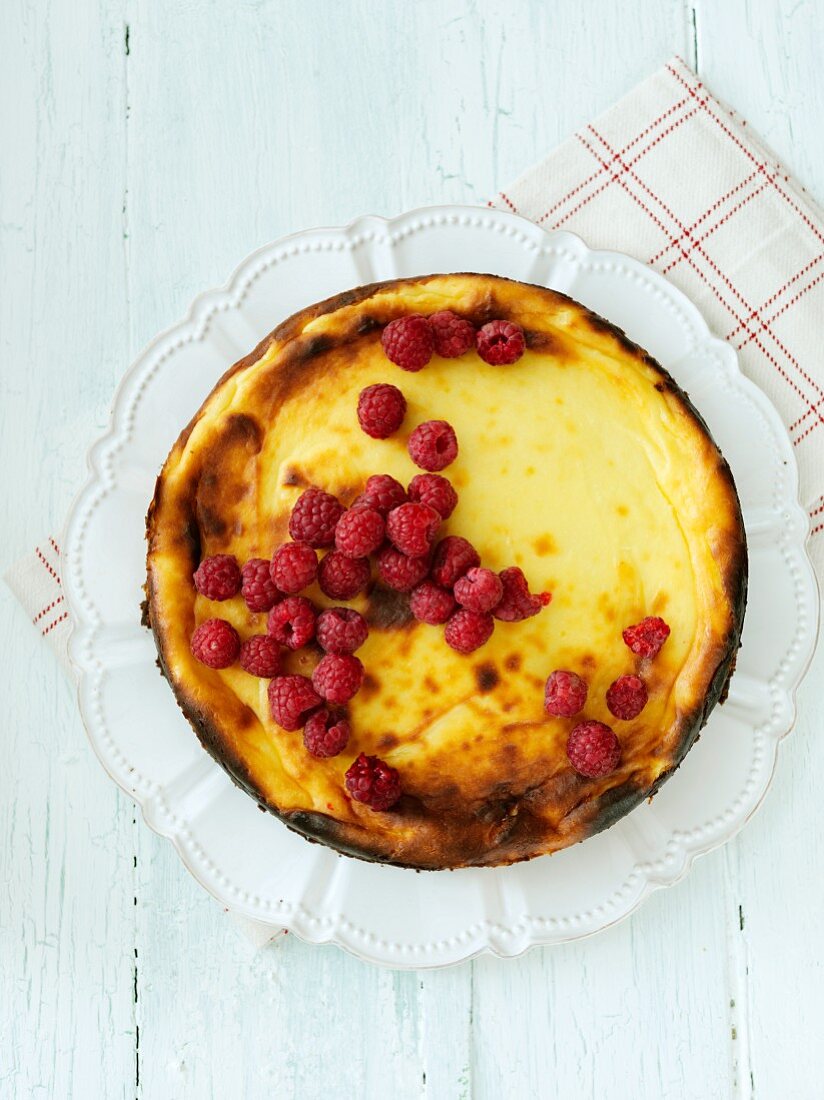 Raspberry cheesecake (seen from above)