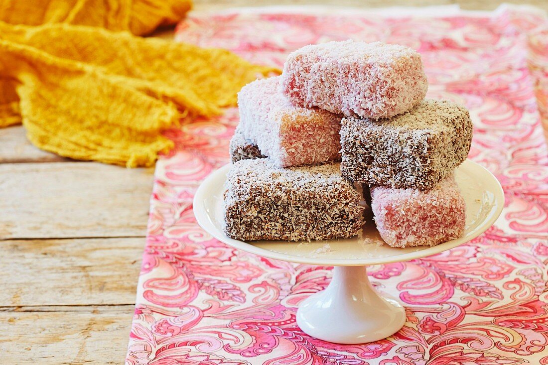 Lamingtons (Kuchenwürfel aus Biskuitteig, Australien)