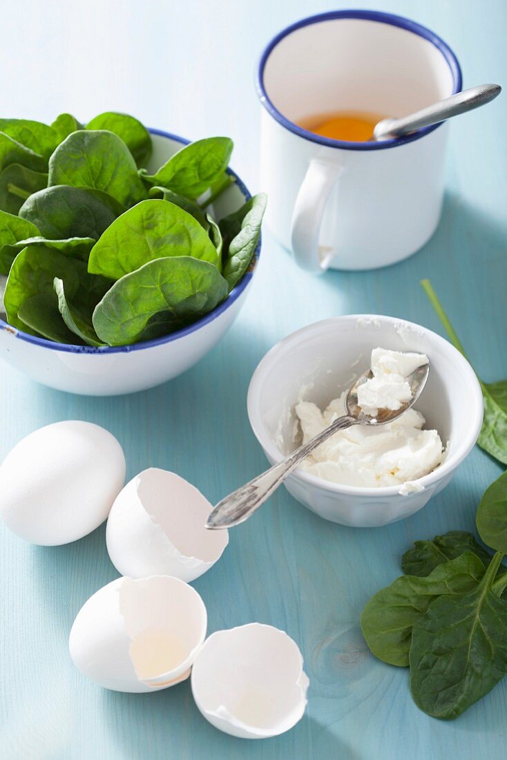 Ingredients for a spinach and goats cheese omelette
