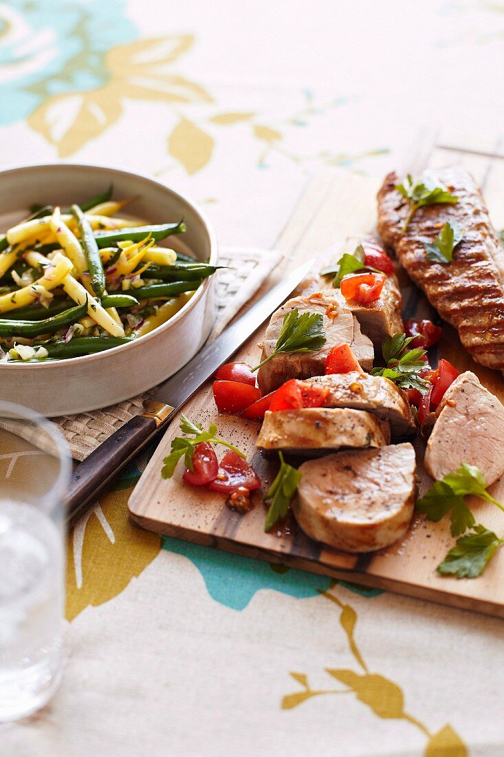 Schweinefilet mit warmem Bohnensalat