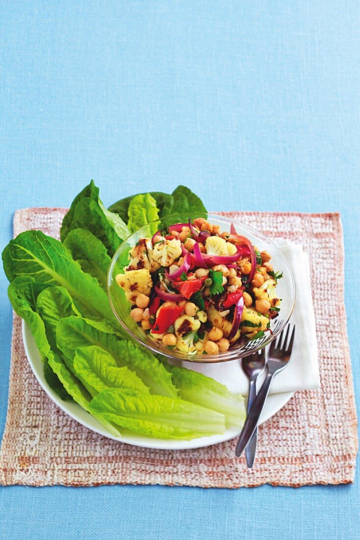 Cauliflower and chickpea salad with peppers