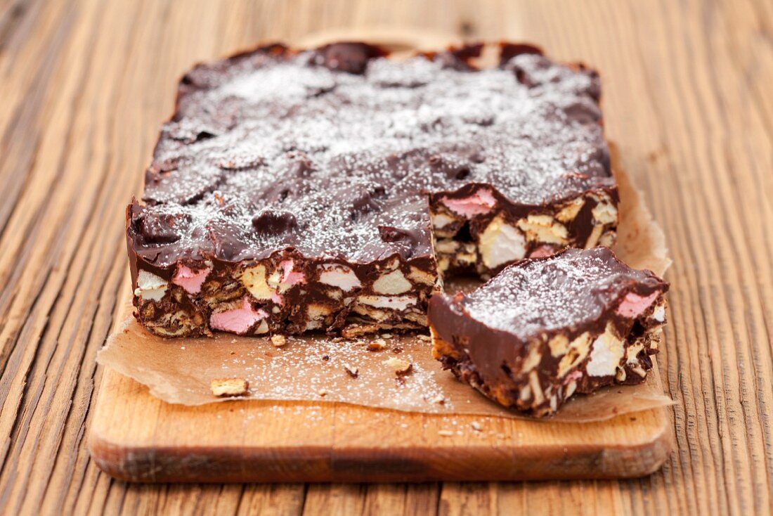 Rocky Road Cake (Schokoladen-Marshmallow-Kuchen, USA)