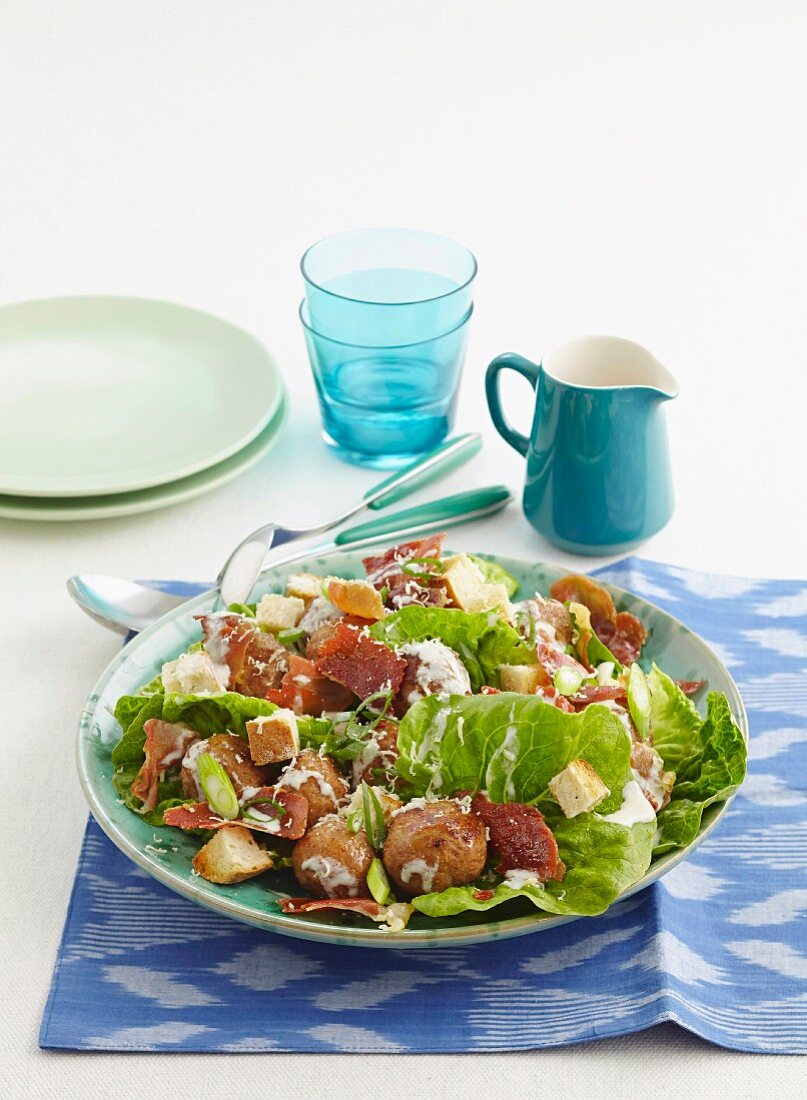 Caesar Salad mit Putenhackbällchen
