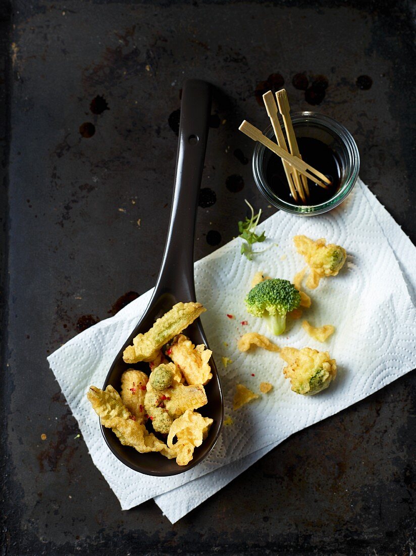 Tempura on a spoon and on kitchen paper