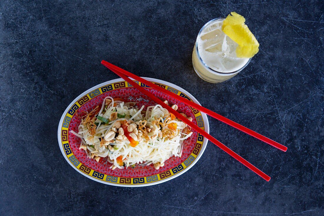 Oriental papaya salad with noodles