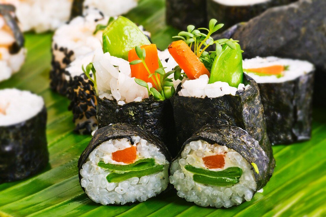Maki sushi with mange tout, carrots and cress