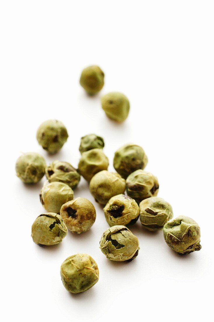 Green peppercorns (close-up)