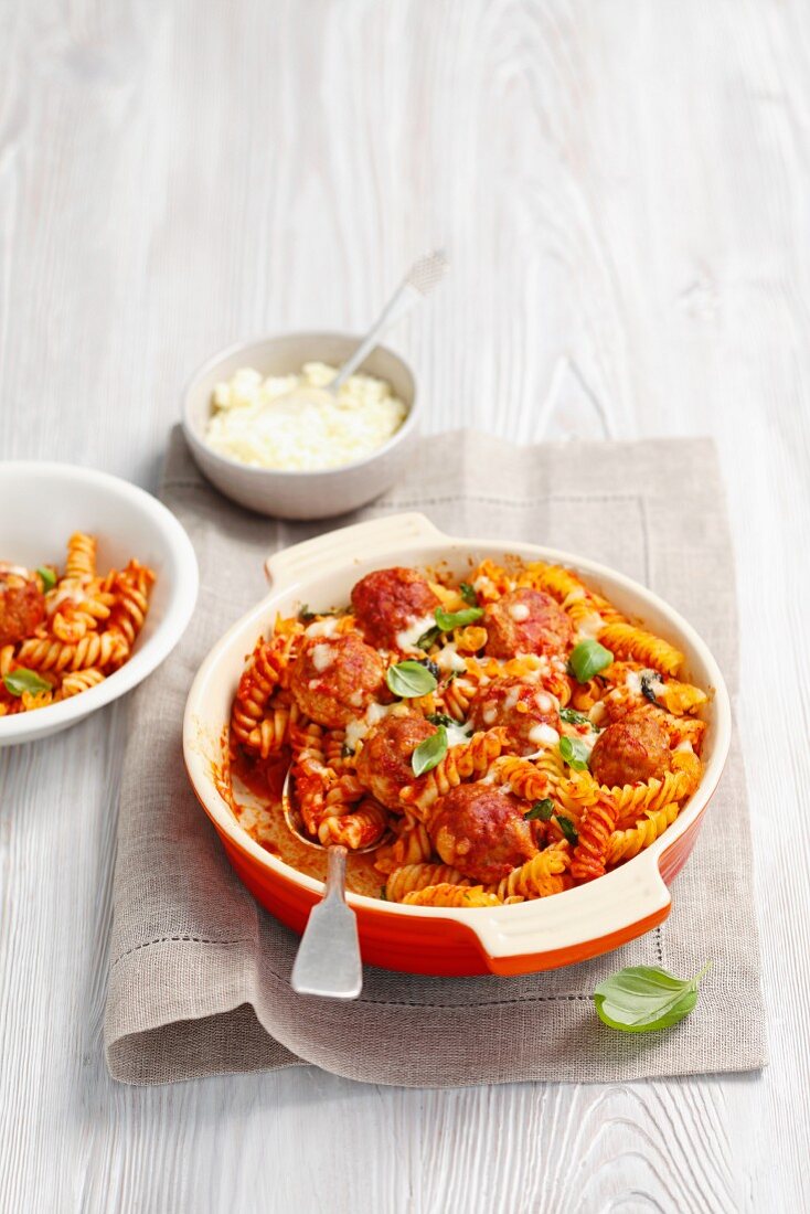 Pasta bake with meatballs and tomato sauce