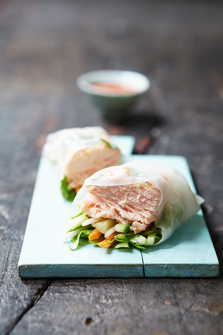 Rice paper rolls with salmon and vegetables (Asia)