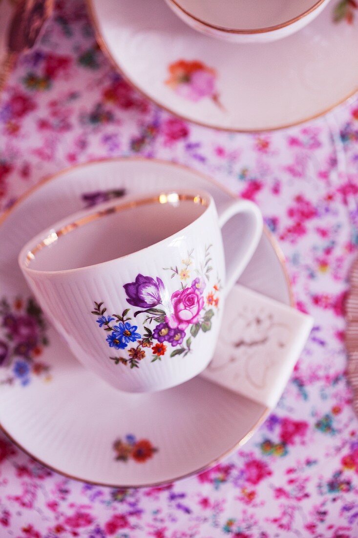 Floral-patterned teacups with a gold rim