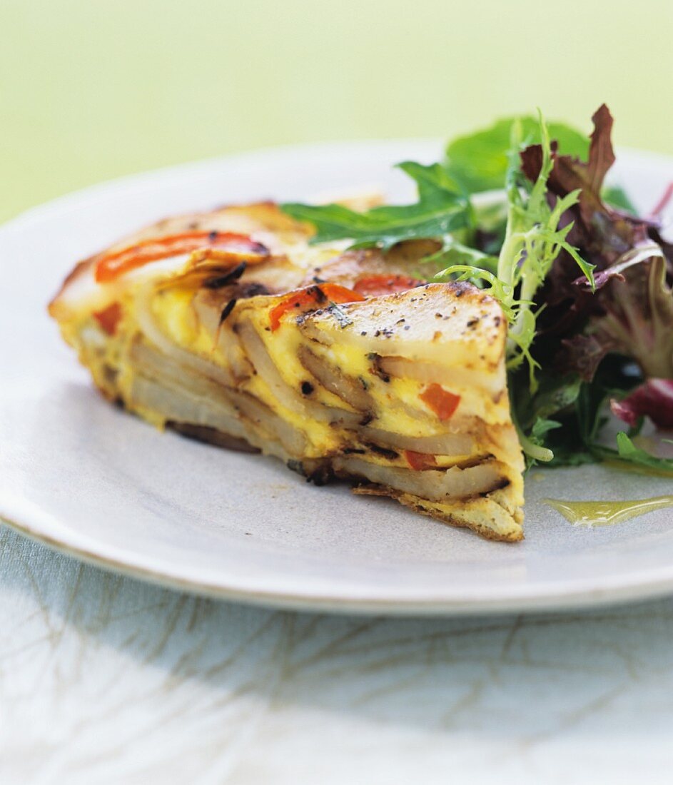 Kartoffel-Paprika-Frittata mit Blattsalat