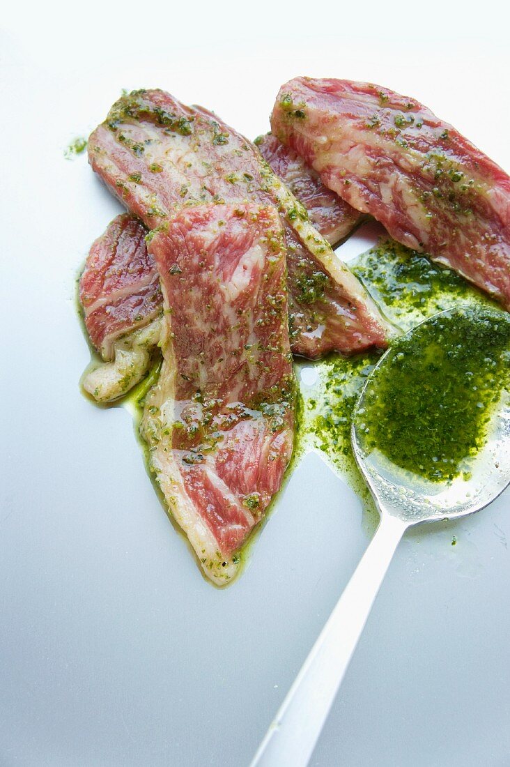 Wagyu, eingelegt in Pesto mit Wasabi