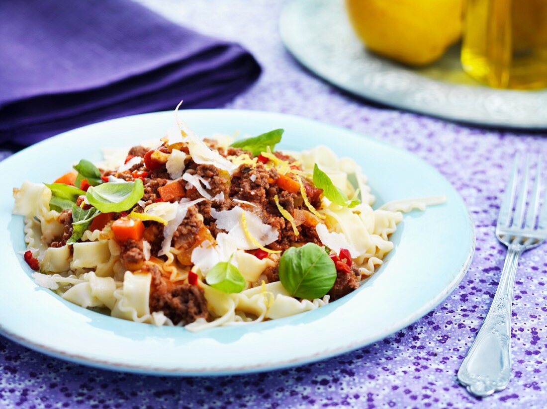 Nudeln mit Sauce Bolognese