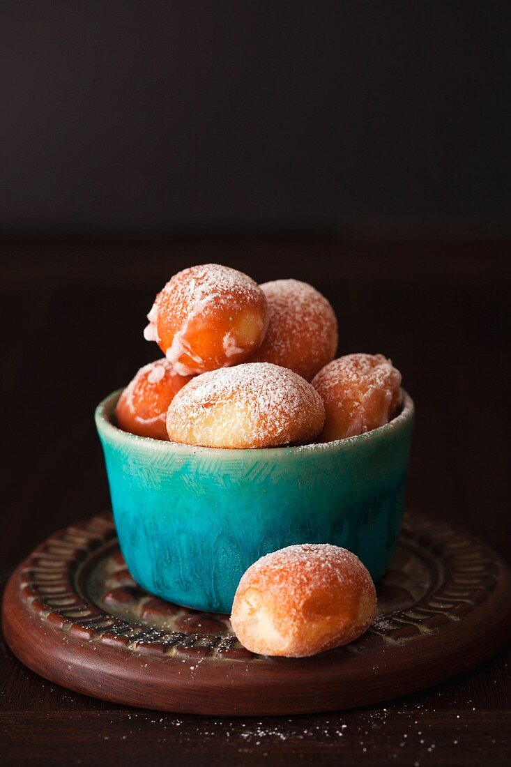 Fritters (rice cakes) with icing sugar