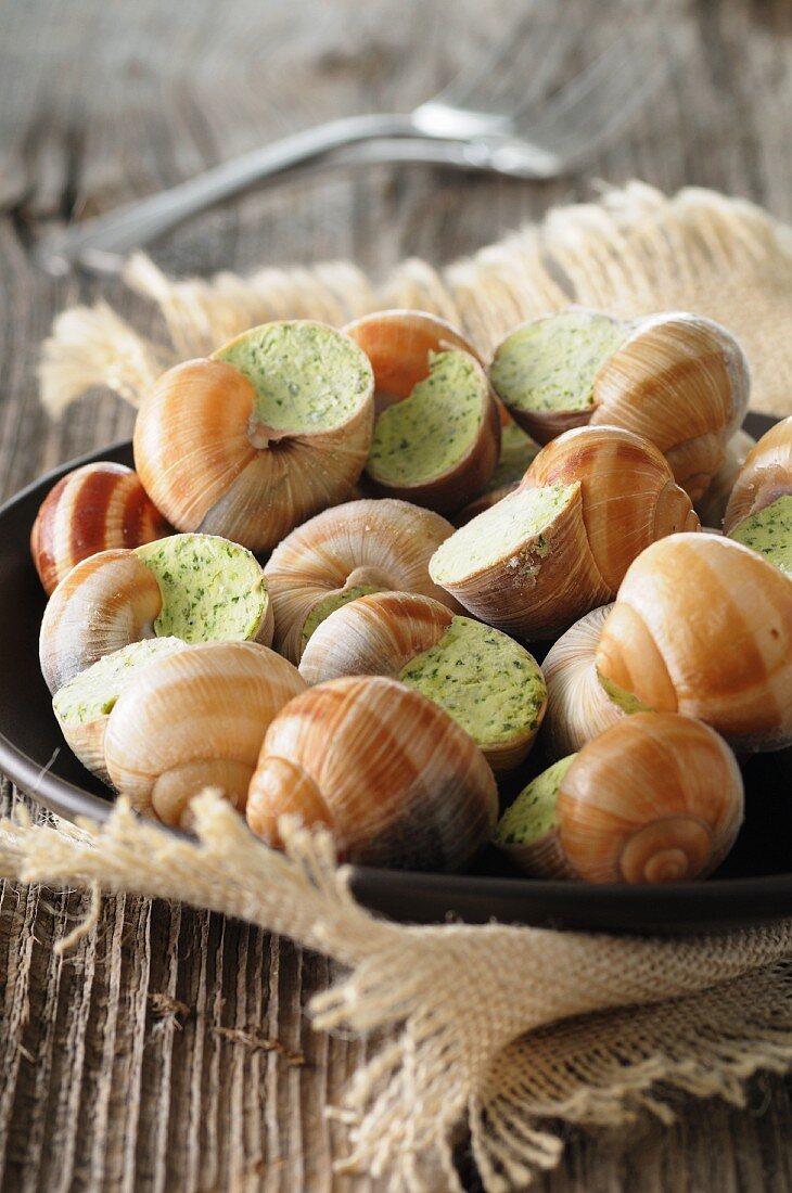 Weinbergschnecken mit Kräuterbutter