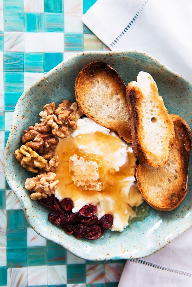 Goat's cheese with honey, walnuts, dried cranberries and toast