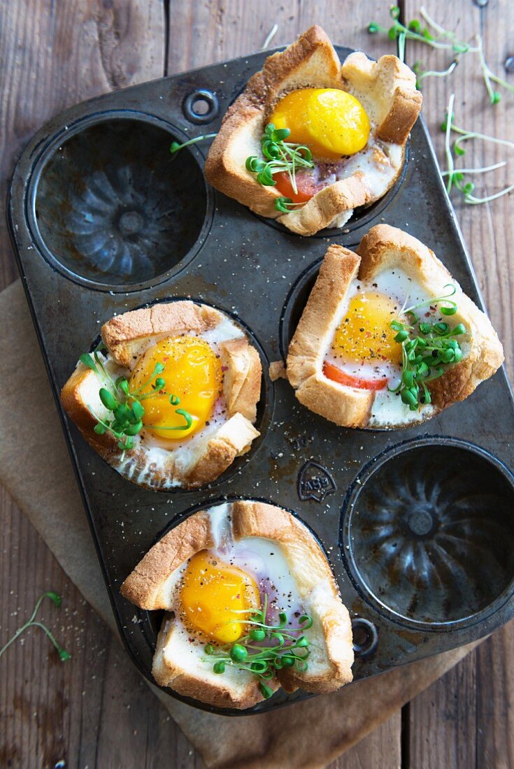 Oven-baked toast with fried eggs and cress