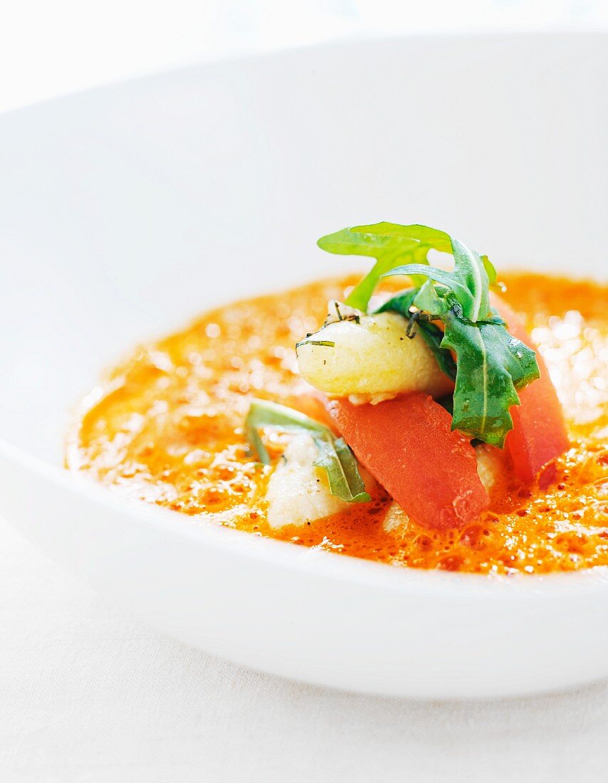 Tomato soup with white asparagus