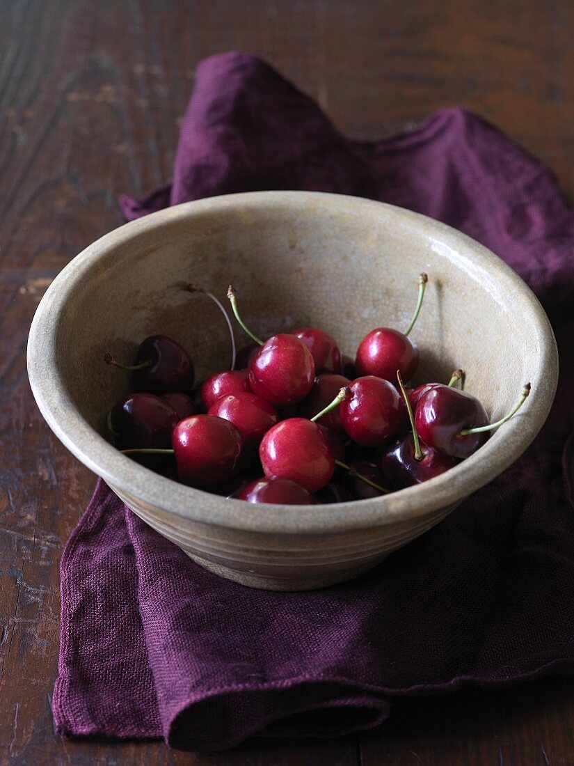 A bowl of fresh cherries