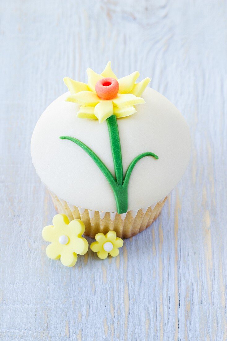 Cupcake mit Fondantglasur & Blumendeko zum Saint Davids Day (Wales)