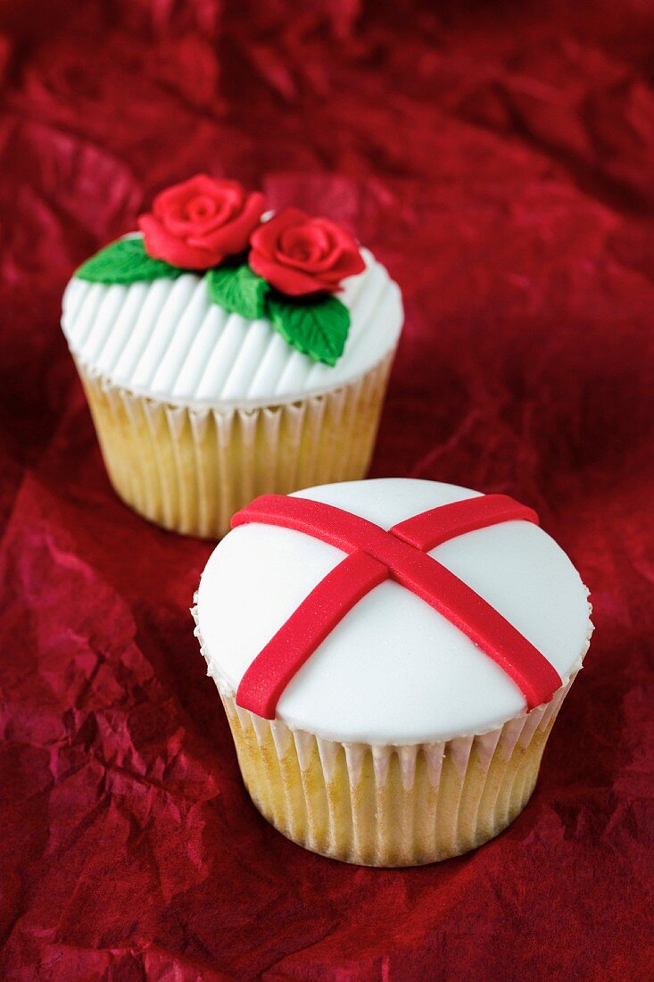 Vanilla cupcakes for St George's Day (England)